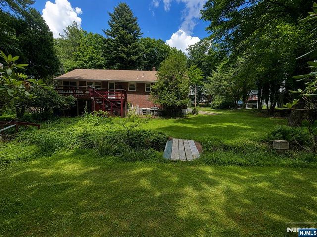 84 Grove Street, Oakland, NJ 07436