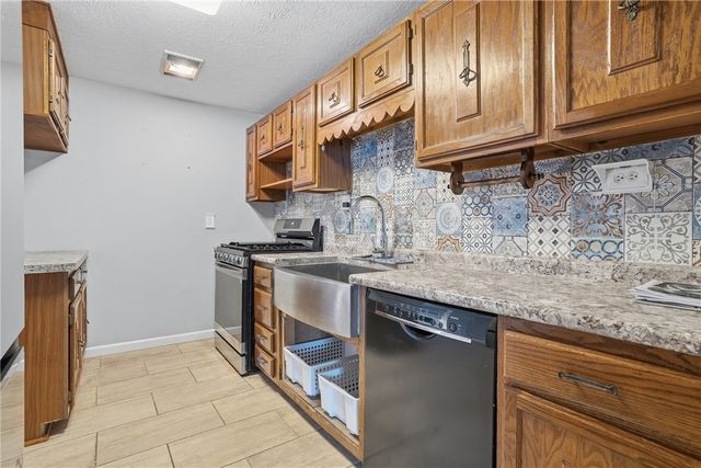 3143 New Hampshire Drive, Lower Burrell, PA 15068