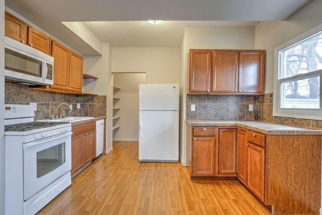 917 4th Ave. NW, Minot, ND 58703