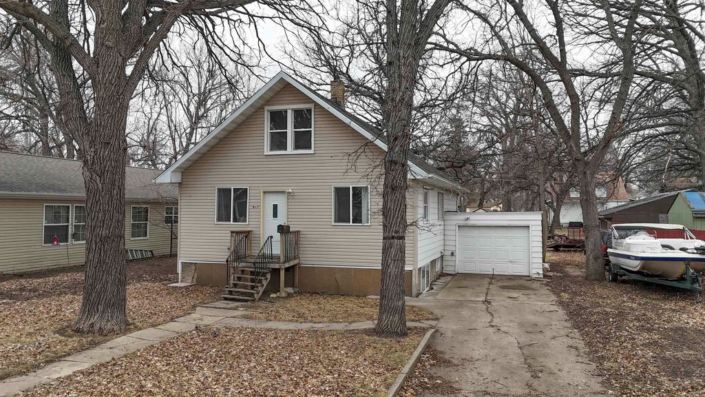 917 4th Ave. NW, Minot, ND 58703