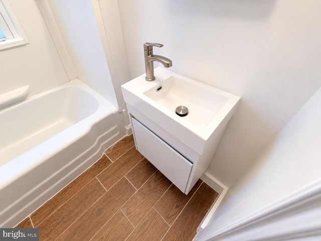 22 BRENWAL AVE, Trenton, NJ 08618