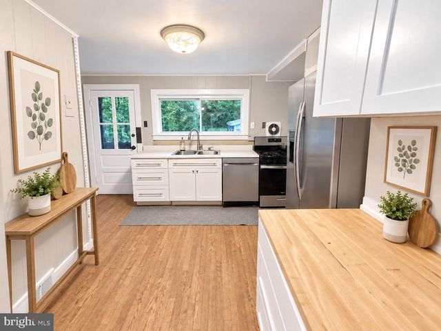 22 BRENWAL AVE, Trenton, NJ 08618