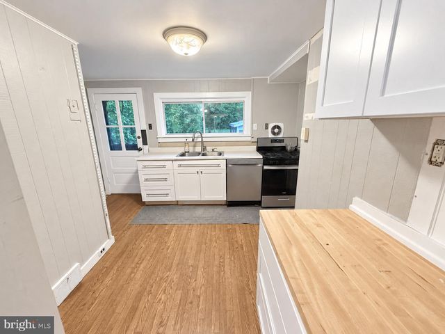22 BRENWAL AVE, Trenton, NJ 08618