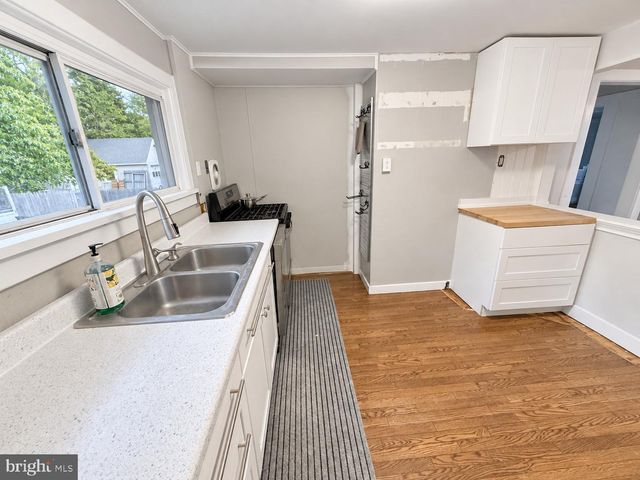 22 BRENWAL AVE, Trenton, NJ 08618