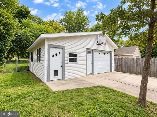 22 BRENWAL AVE, Trenton, NJ 08618