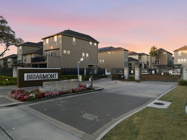 8663 Cedardale Park Drive, Houston, TX 77063