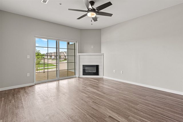 2877 Spring Rose Circle 107, Coralville, IA 52241