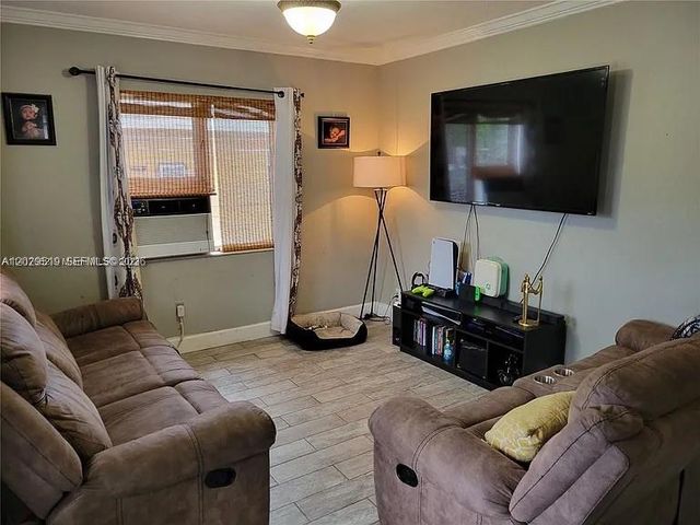 1752 Lauderdale Manor Dr, Fort Lauderdale, FL 33311