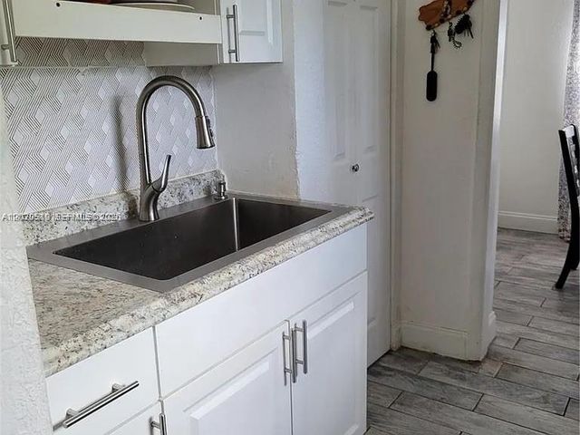 1752 Lauderdale Manor Dr, Fort Lauderdale, FL 33311
