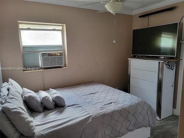 1752 Lauderdale Manor Dr, Fort Lauderdale, FL 33311