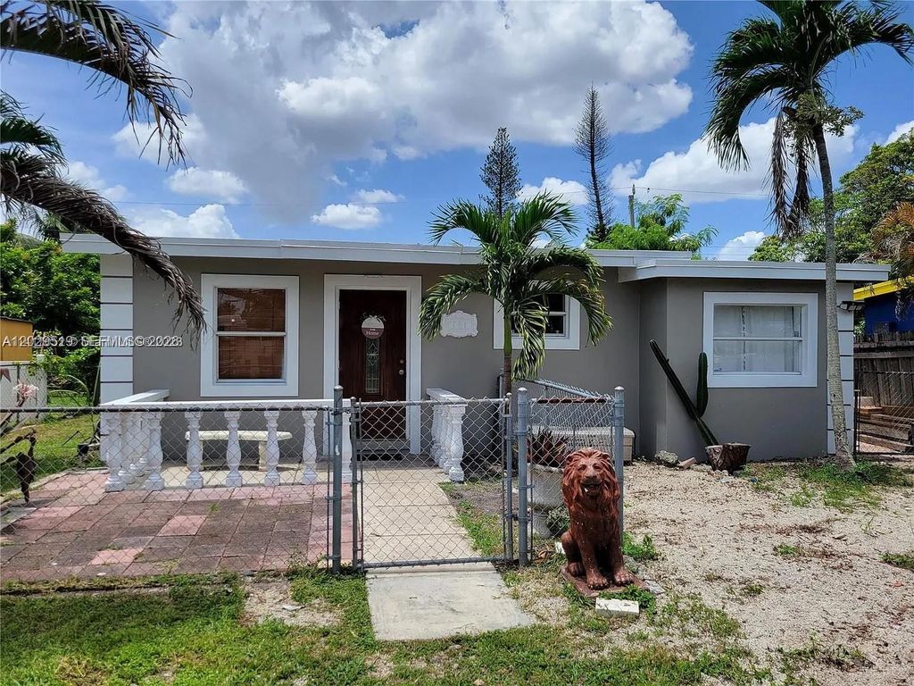 1752 Lauderdale Manor Dr, Fort Lauderdale, FL 33311