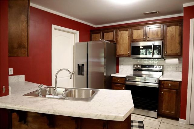 120 Waterford Drive, Calhoun, GA 30701