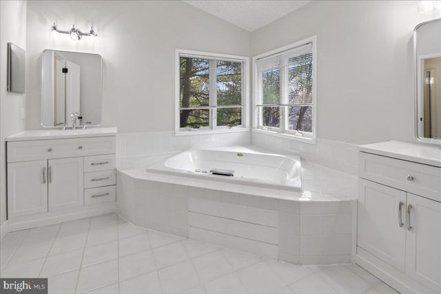 1 CRANBERRY CT, Princeton, NJ 08540