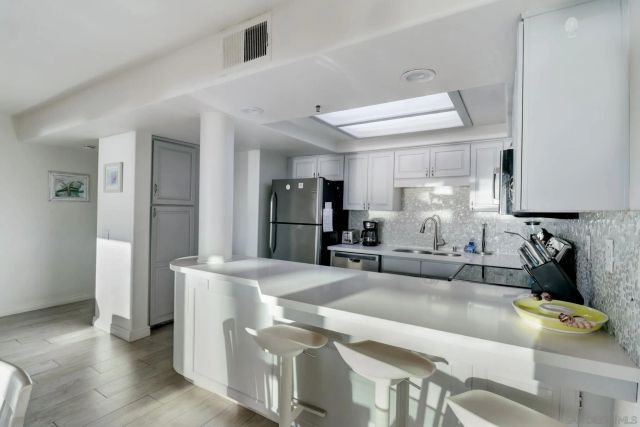 714 Seacoast Dr 104, Imperial Beach, CA 91932