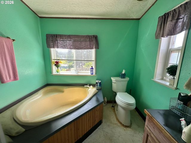 4821 Ne 50TH St, Neotsu, OR 97364