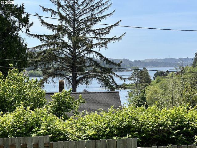 4821 Ne 50TH St, Neotsu, OR 97364