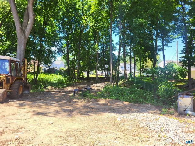 1002 East Broadway, Milford, CT 06460
