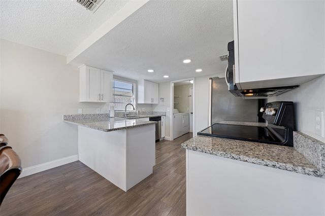 7212 LUNITA COURT, Tampa, FL 33625