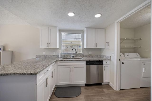 7212 LUNITA COURT, Tampa, FL 33625