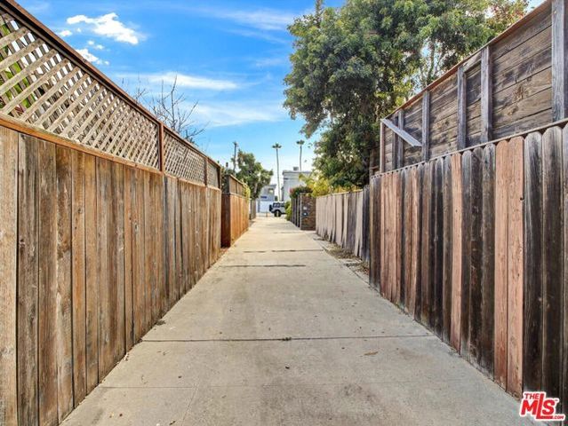 104 Sunridge Street, Playa Del Rey (los Angeles), CA 90293