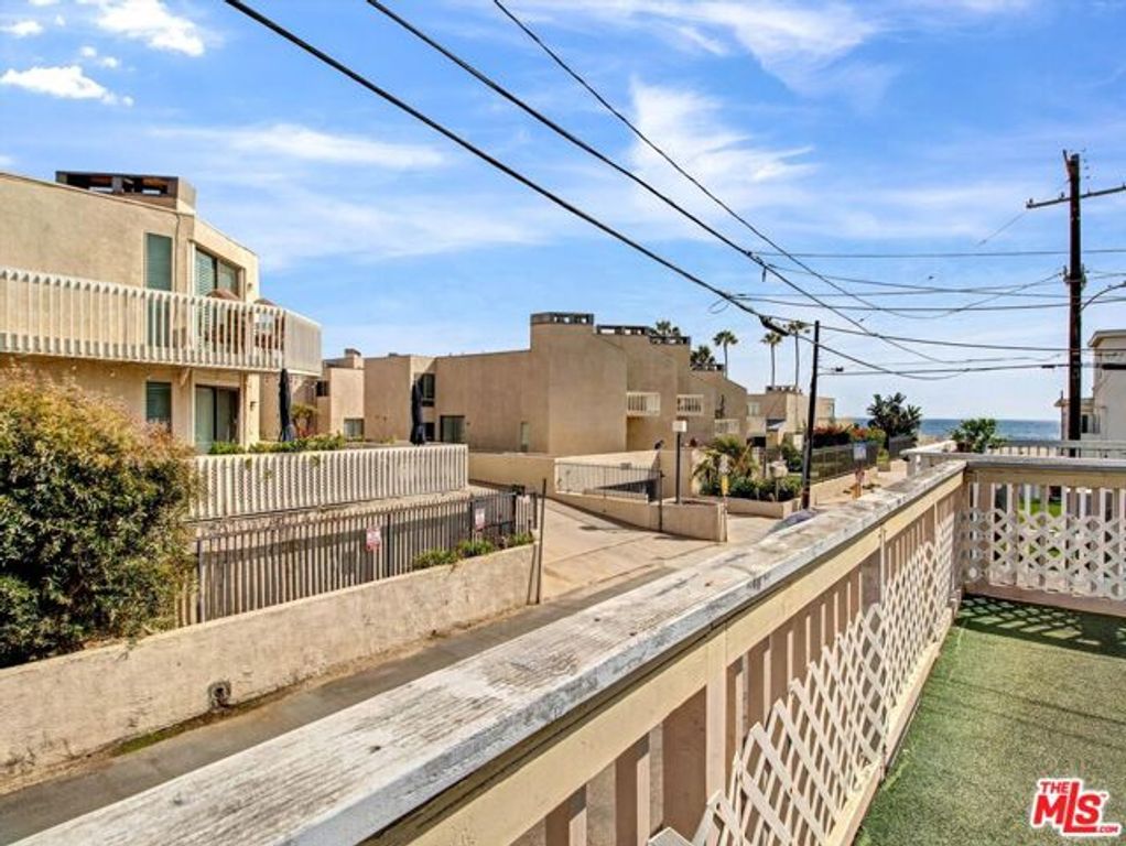 104 Sunridge Street, Playa Del Rey (los Angeles), CA 90293