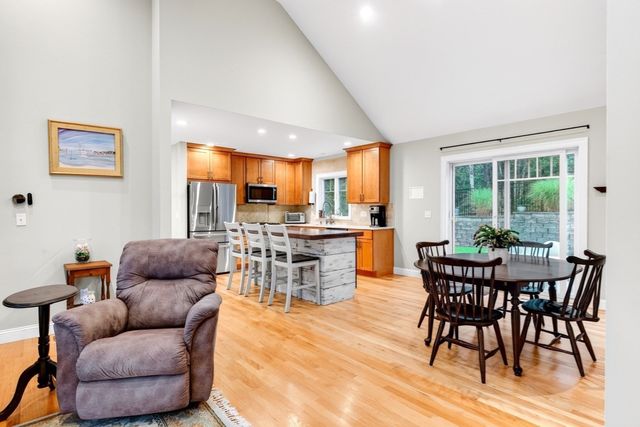 276 Pheasant Hill Cir, Barnstable, MA 02635