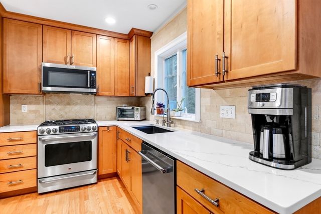 276 Pheasant Hill Cir, Barnstable, MA 02635