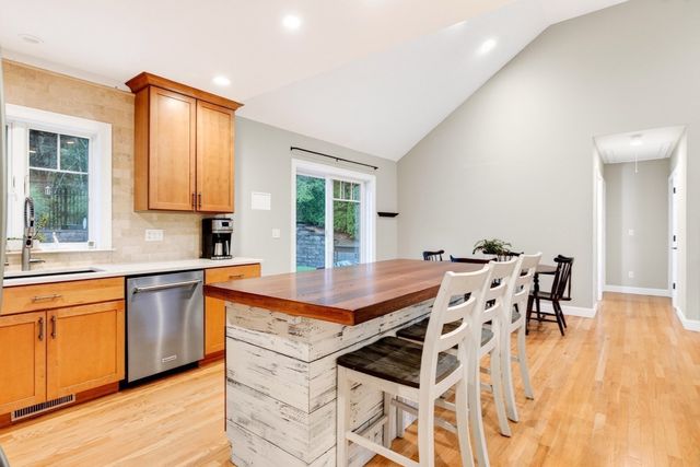 276 Pheasant Hill Cir, Barnstable, MA 02635