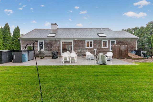 276 Pheasant Hill Cir, Barnstable, MA 02635
