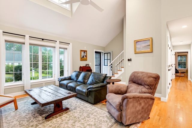 276 Pheasant Hill Cir, Barnstable, MA 02635
