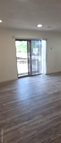 280 E 13 Mile Road, Madison Heights, MI 48071