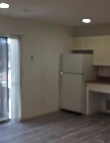 280 E 13 Mile Road, Madison Heights, MI 48071