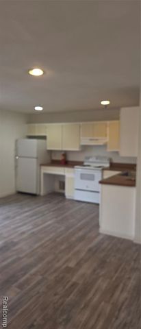 280 E 13 Mile Road, Madison Heights, MI 48071