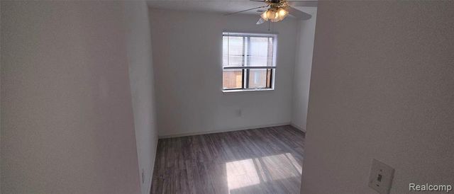 280 E 13 Mile Road, Madison Heights, MI 48071