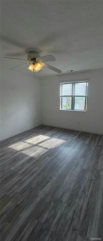 280 E 13 Mile Road, Madison Heights, MI 48071