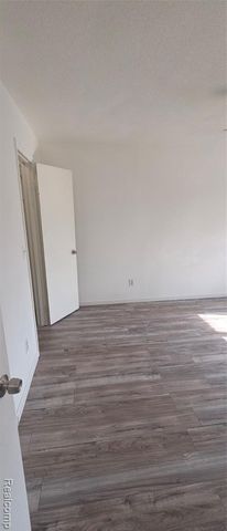 280 E 13 Mile Road, Madison Heights, MI 48071