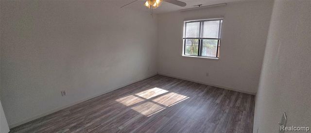 280 E 13 Mile Road, Madison Heights, MI 48071