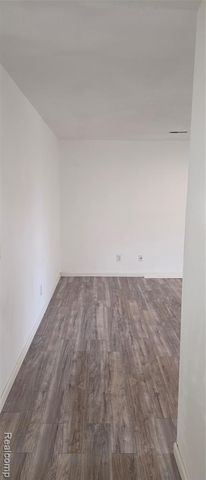 280 E 13 Mile Road, Madison Heights, MI 48071