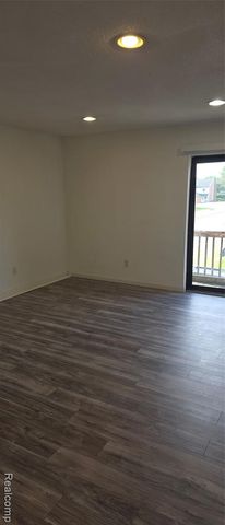280 E 13 Mile Road, Madison Heights, MI 48071