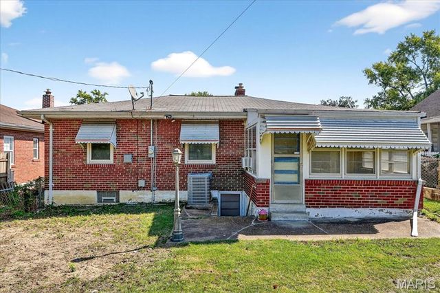 9319 Aster Avenue, St Louis, MO 63123