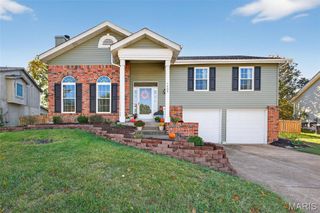 1452 Cedar Bluff Drive, Ballwin, MO 63021