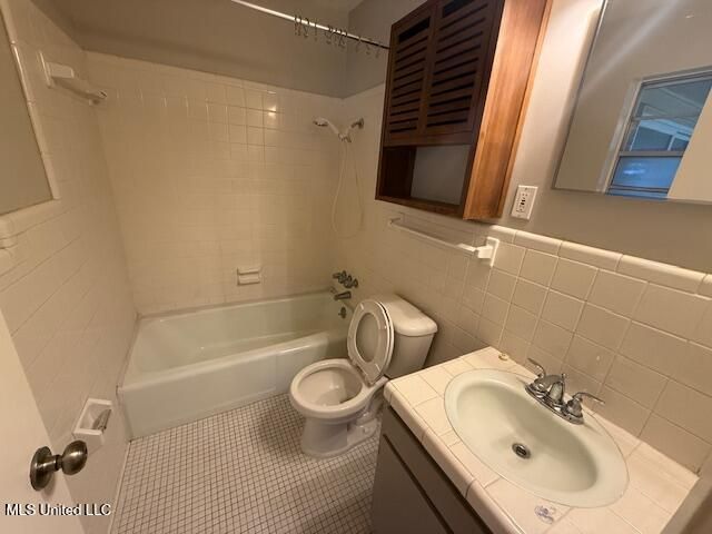 2276 Sunkist Country Club Road, Biloxi, MS 39532