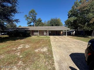 2276 Sunkist Country Club Road, Biloxi, MS 39532