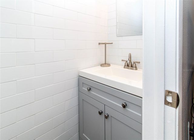 5121 LARCH LANE, New Port Richey, FL 34653