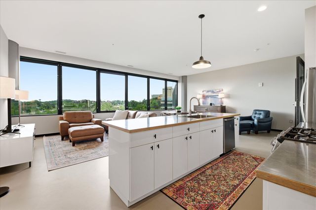 5601 Smetana Drive 410, Hopkins, MN 55343
