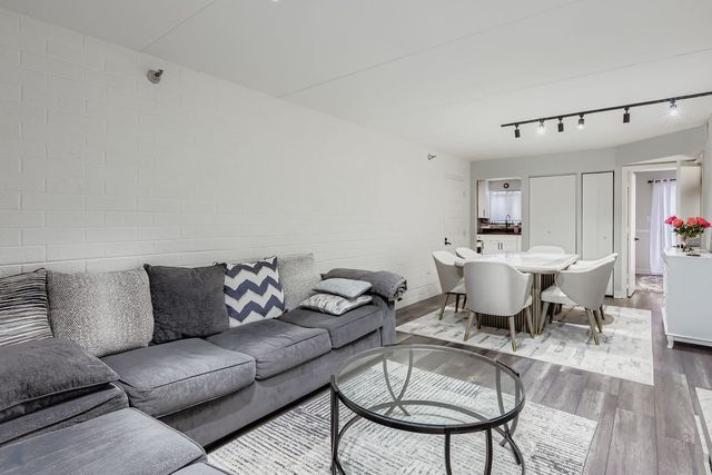 6050 Lake Bluff Drive 101, Tinley Park, IL 60477