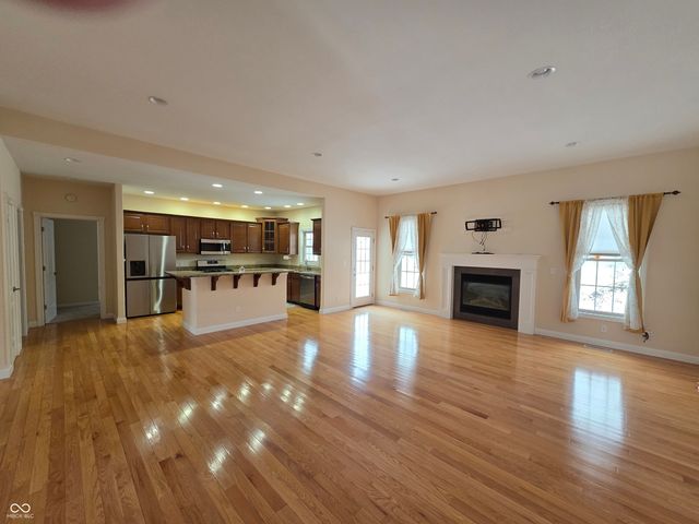 2779 Buttercup Court E, Columbus, IN 47201