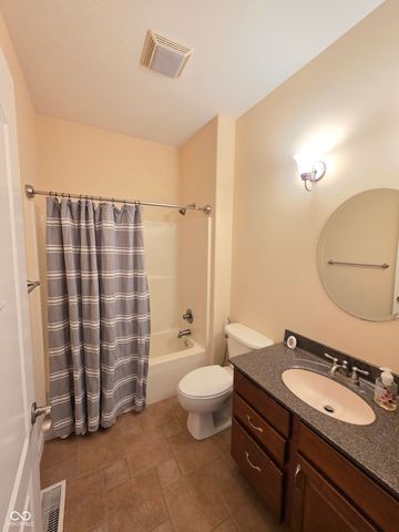 2779 Buttercup Court E, Columbus, IN 47201