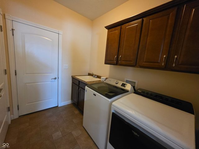 2779 Buttercup Court E, Columbus, IN 47201