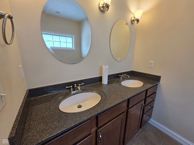 2779 Buttercup Court E, Columbus, IN 47201